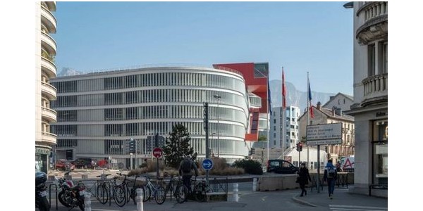 法國(guó)停車樓的“紅手臂”，俯瞰城市的觀景臺(tái) / He?rault Arnod Architectures