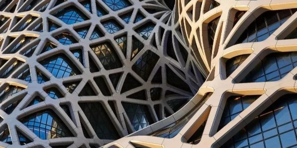 全球首個網(wǎng)架結(jié)構(gòu)幕墻是如何實現(xiàn)的？