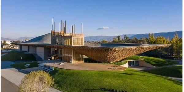 大理楊麗萍表演藝術(shù)中心 | 建筑回應(yīng)自然