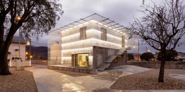 傳統(tǒng)與現(xiàn)代，石頭農(nóng)舍化身為共享工作室！