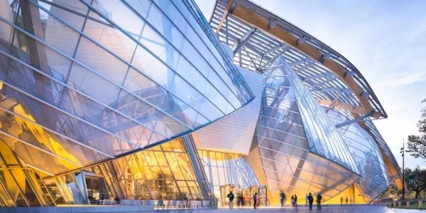 瘋狂的蓋里！ | “不銹鋼龍卷風” Luma Arles藝術中心立面完工！