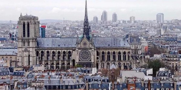 巴黎圣母院設計大賽：一場荒誕的國民“自嗨”？