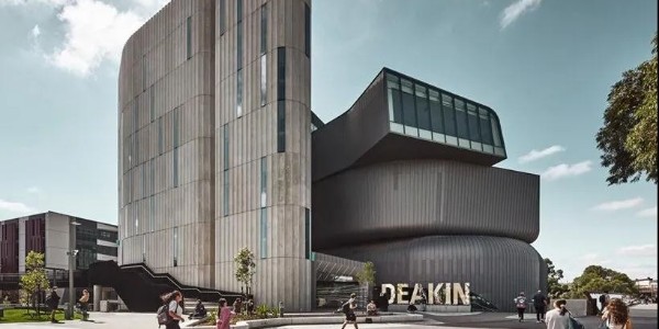 Woods Bagot用凹槽混凝土和鋅板完成極具科技感的迪肯大學(xué)法學(xué)院