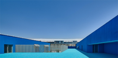 身處天空之境的校區(qū)，打造統(tǒng)一的藍色公共空間