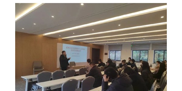 以信心凝聚力量，以實(shí)干譜寫華章——在新經(jīng)濟(jì)下，發(fā)現(xiàn)新商機(jī)，實(shí)現(xiàn)新發(fā)展