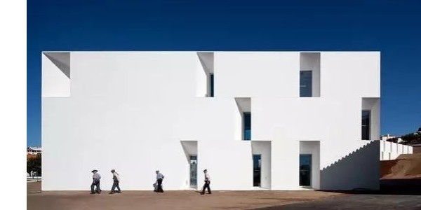 建筑如此干凈，撇你一眼無憾