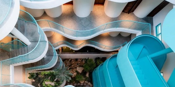 這個(gè)蒂芙尼藍(lán)酒店，藏身越南鬧市，只清涼25個(gè)“浪人”