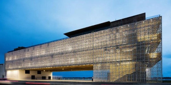 你以為把兩種不搭的材料搭在一起就真的一定不搭嗎？