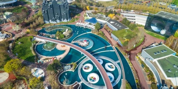 百合花漂浮運(yùn)動(dòng)場(chǎng)，法國(guó)