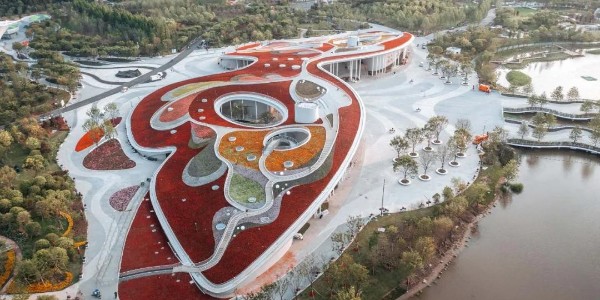 巨型的覆土“蝴蝶”，第十屆中國(guó)花卉博覽會(huì)世紀(jì)館