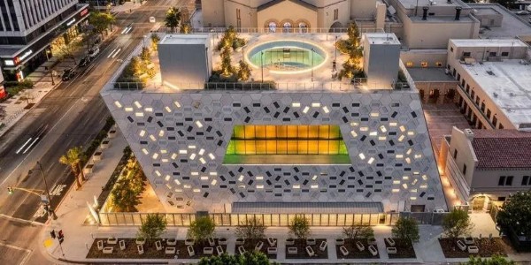 OMA耗時(shí)十年的新作完工，加州的第一座文化建筑