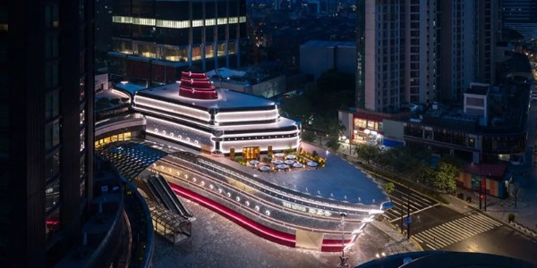 以船型為亮點，設(shè)計一艘銀光閃閃的“巨輪”