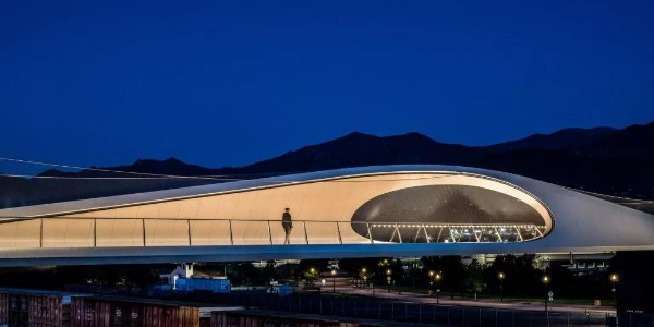 Diller Scofidio + Renfro 在科羅拉多建造環(huán)形鋼公園聯(lián)合橋