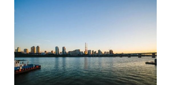 ODA：360米高，中心“縷空” 的設(shè)計方案